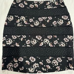 White House black market size 12 skirt